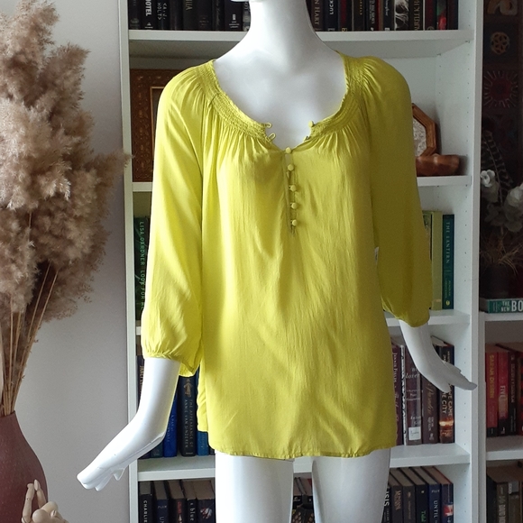 Old Navy Tops - 🔥3/30$  NWT Old Navy yellow lime blouse